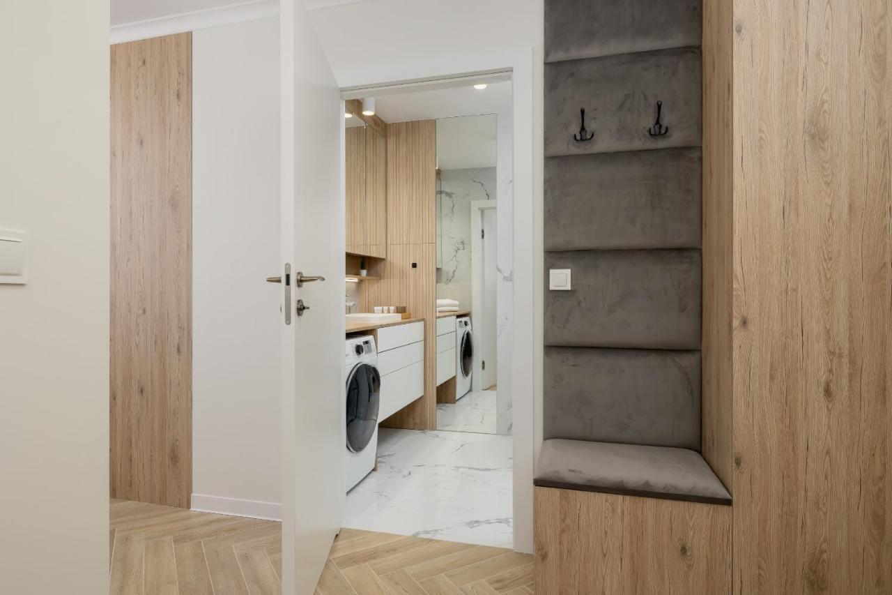 Elegant Szpakowa 10 With 2 Parking Spaces & Terrace By Renters Krakow