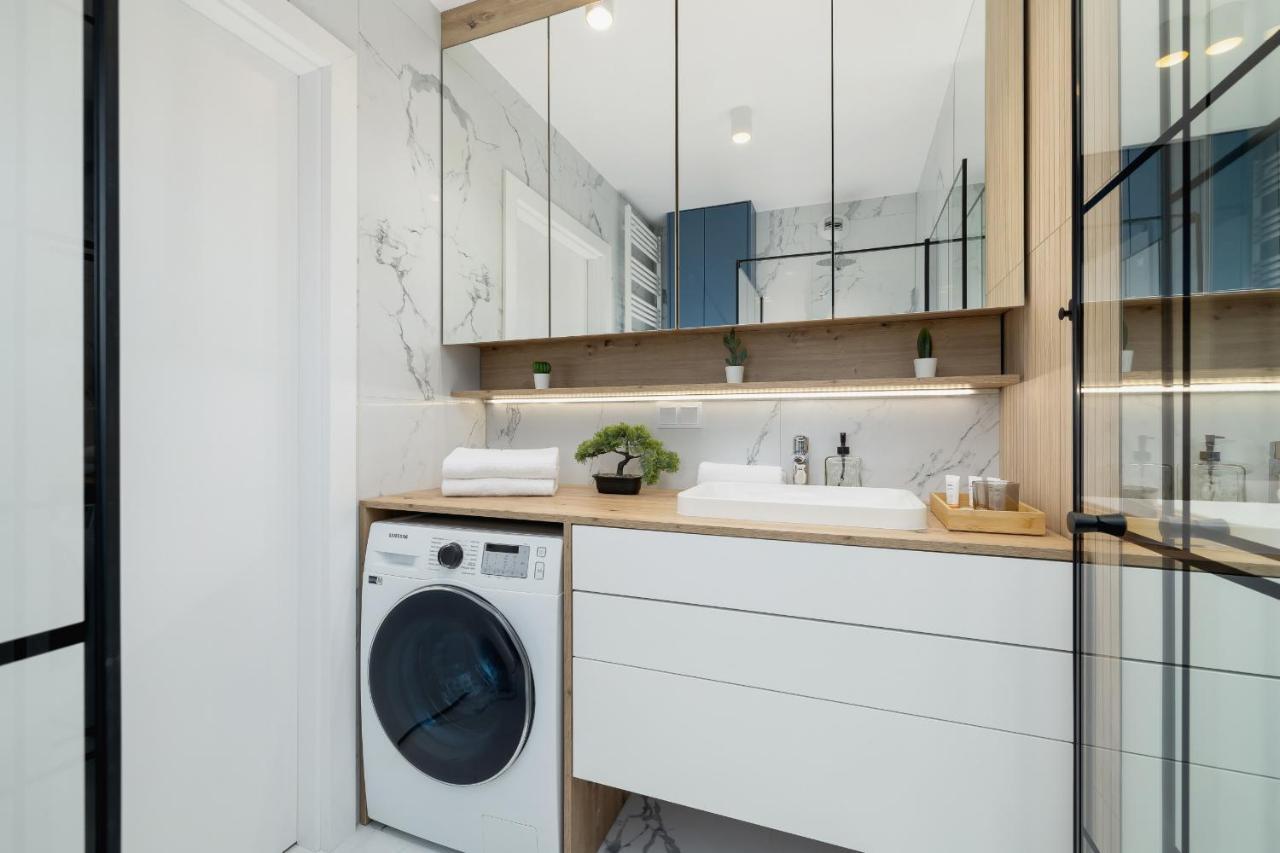 Elegant Szpakowa 10 With 2 Parking Spaces & Terrace By Renters Apartment